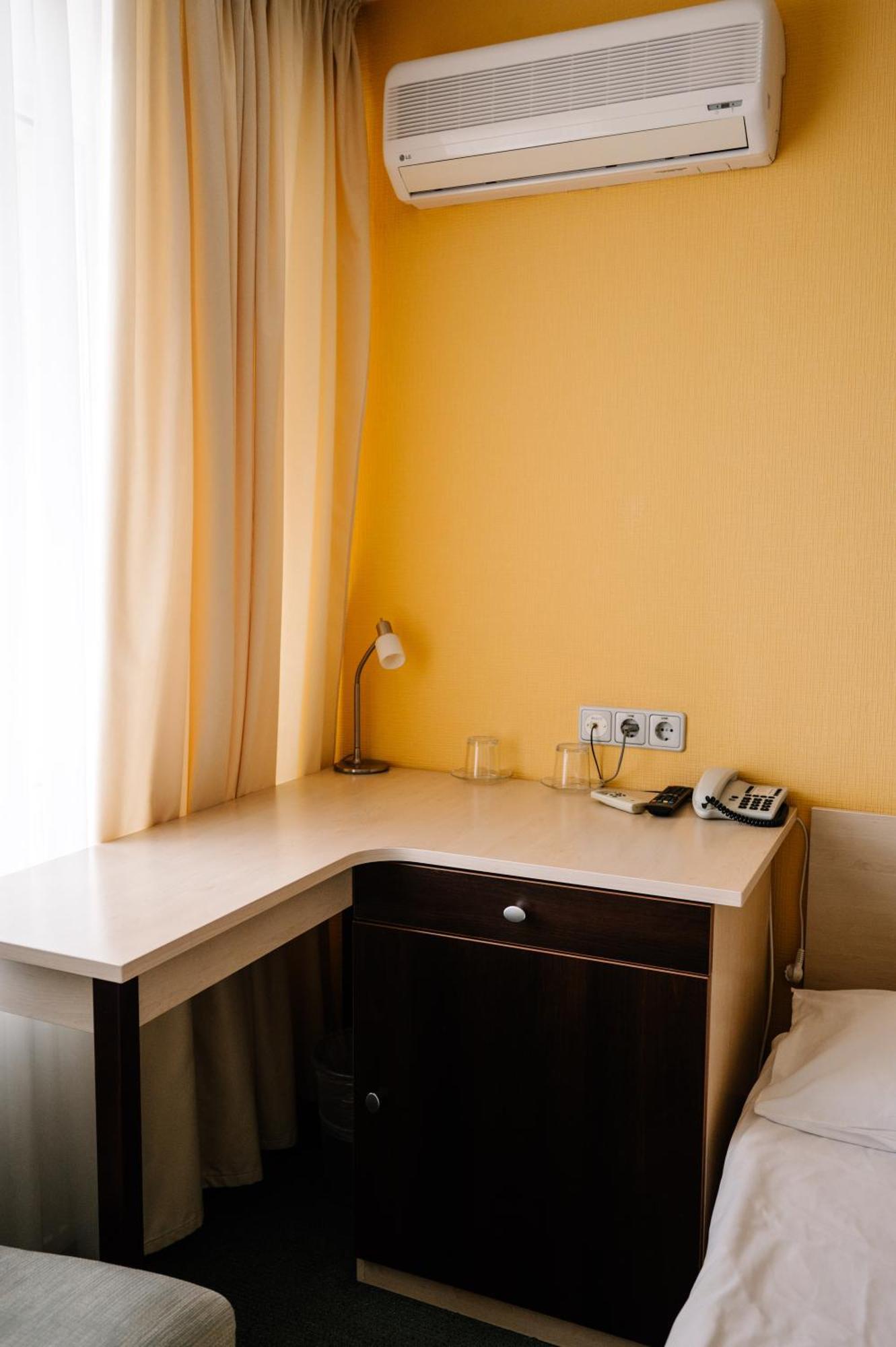 7 Days Hotel Kamyanets-Podilskyi 외부 사진