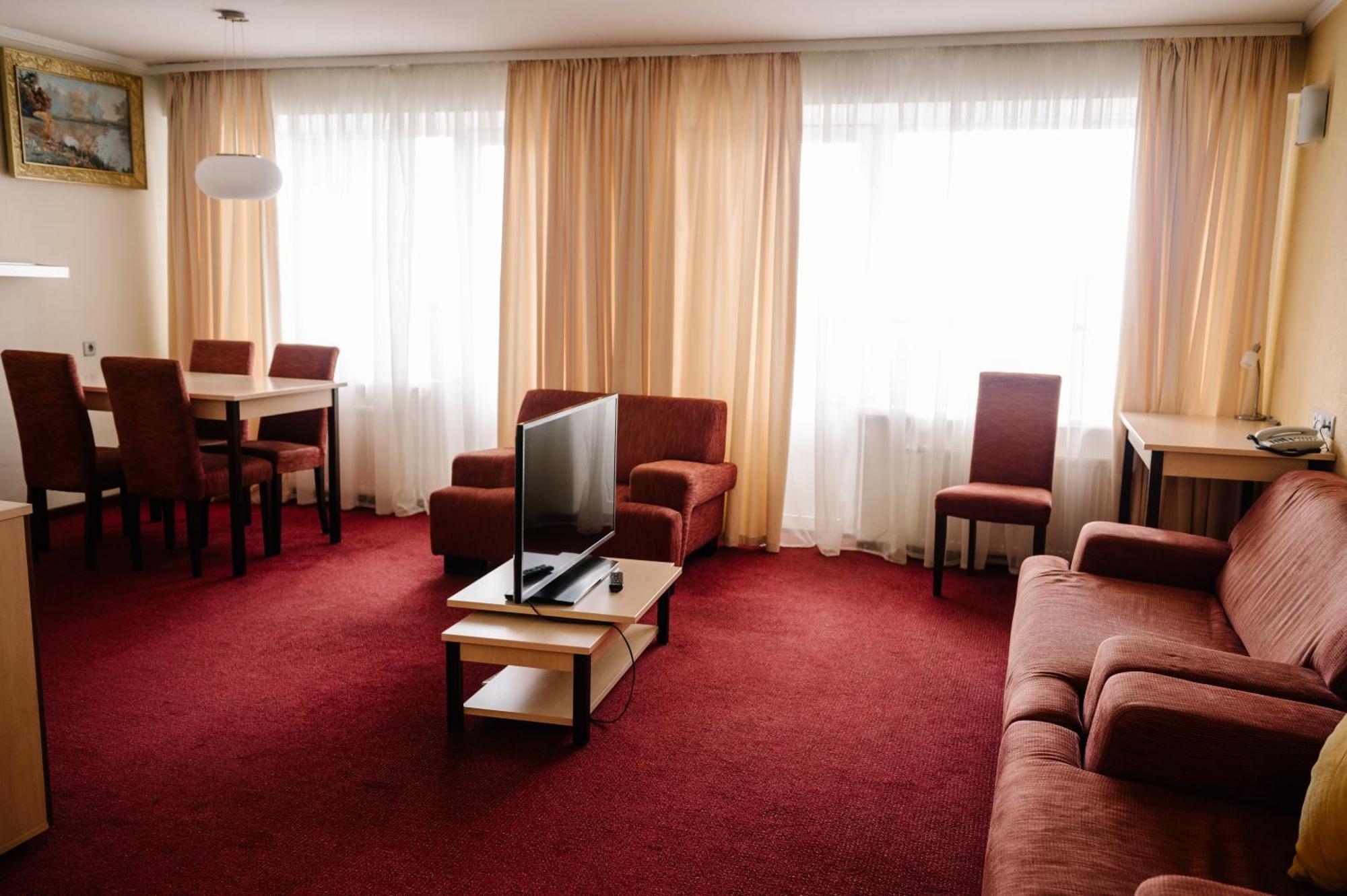 7 Days Hotel Kamyanets-Podilskyi 외부 사진