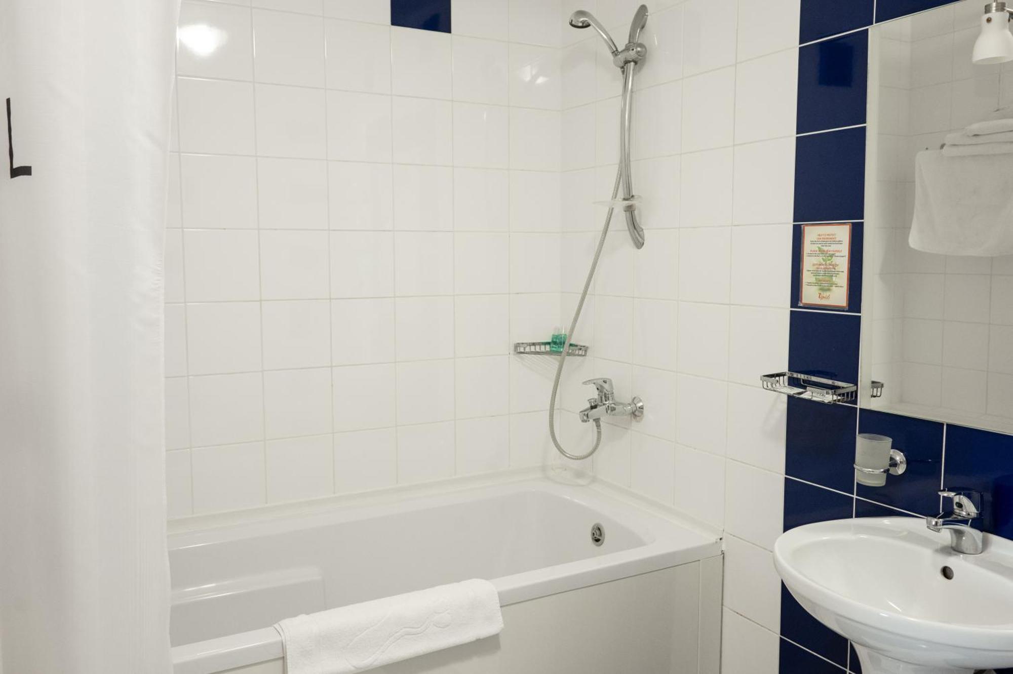 7 Days Hotel Kamyanets-Podilskyi 외부 사진