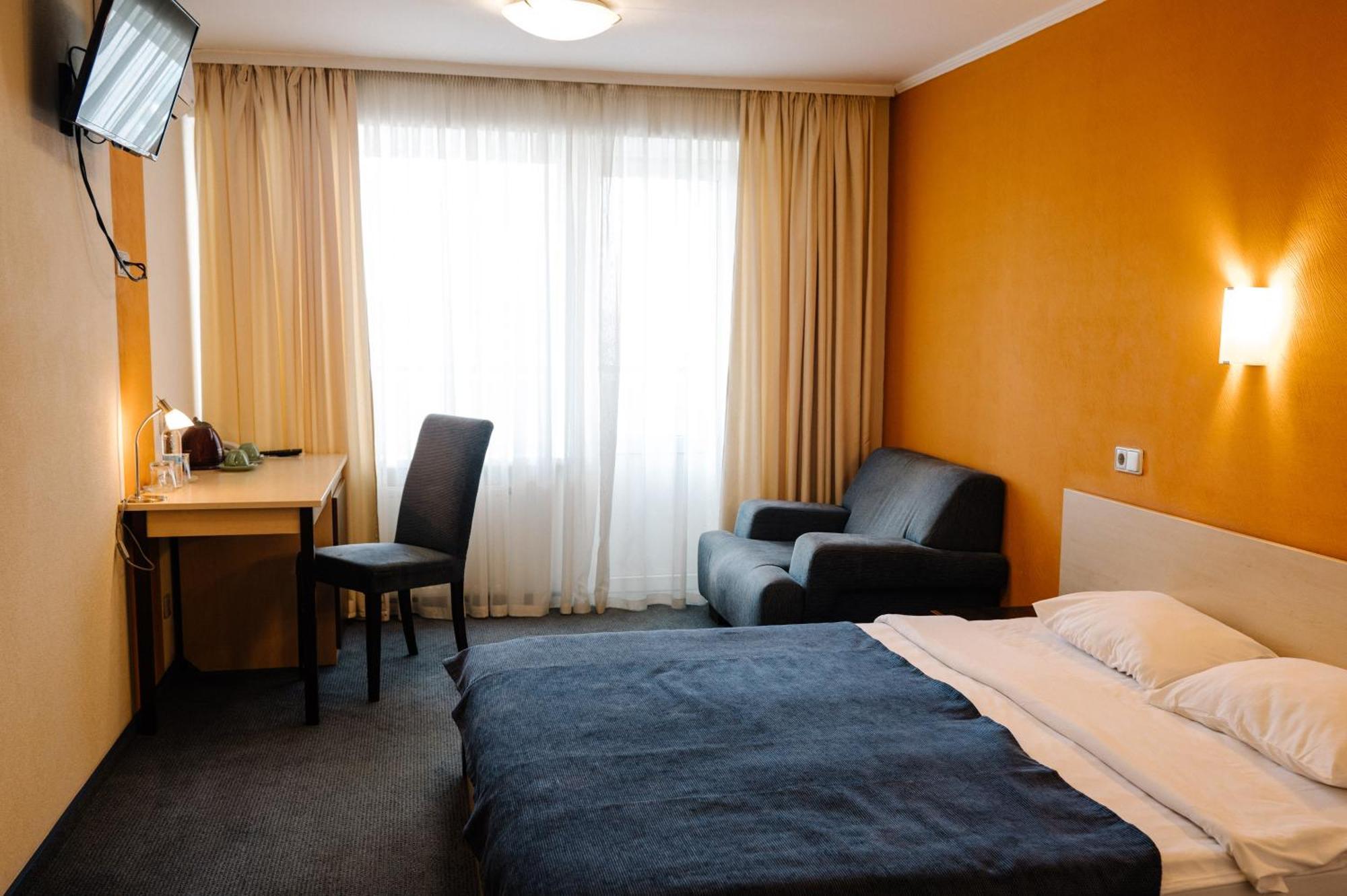 7 Days Hotel Kamyanets-Podilskyi 외부 사진