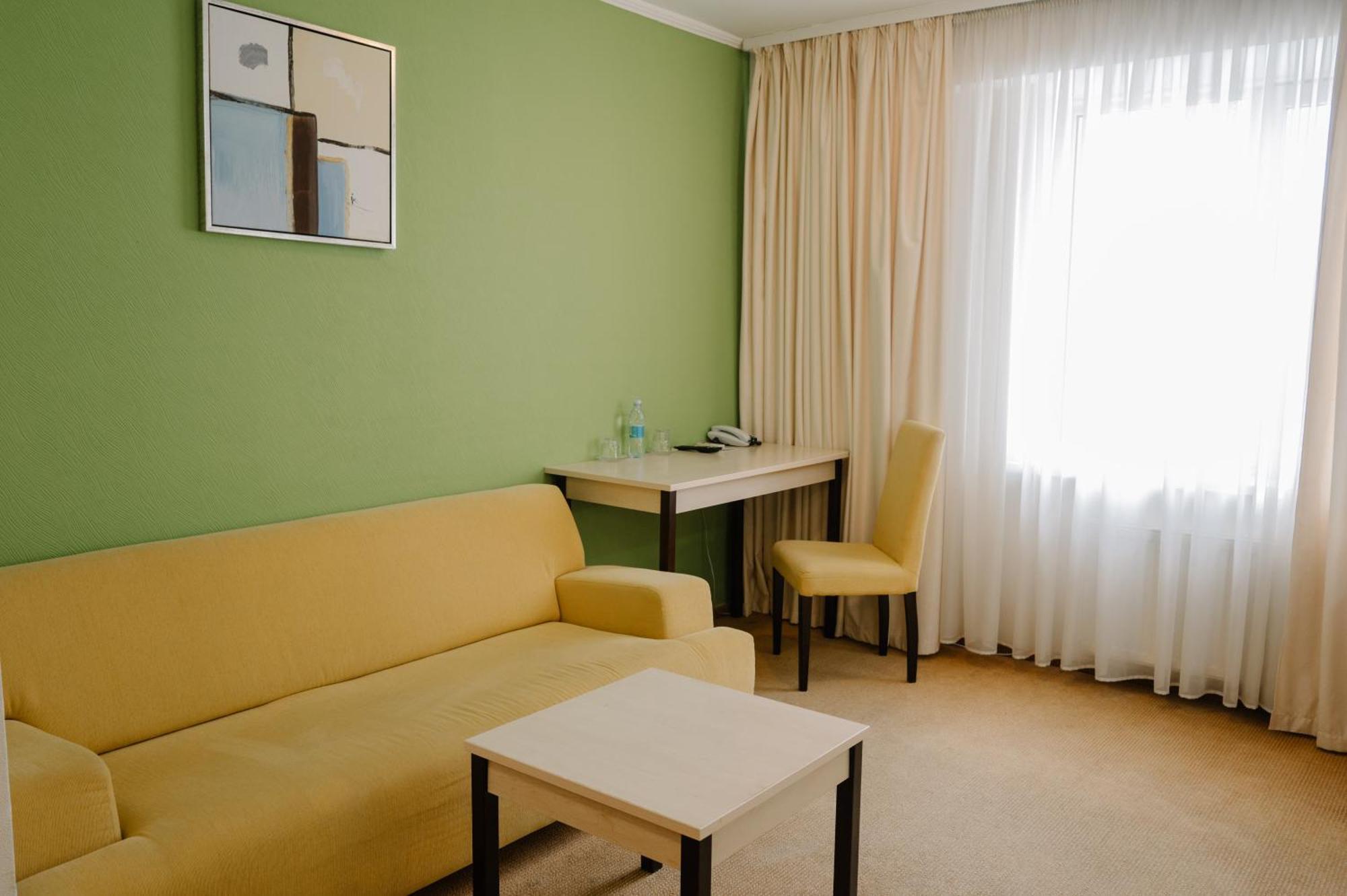 7 Days Hotel Kamyanets-Podilskyi 외부 사진
