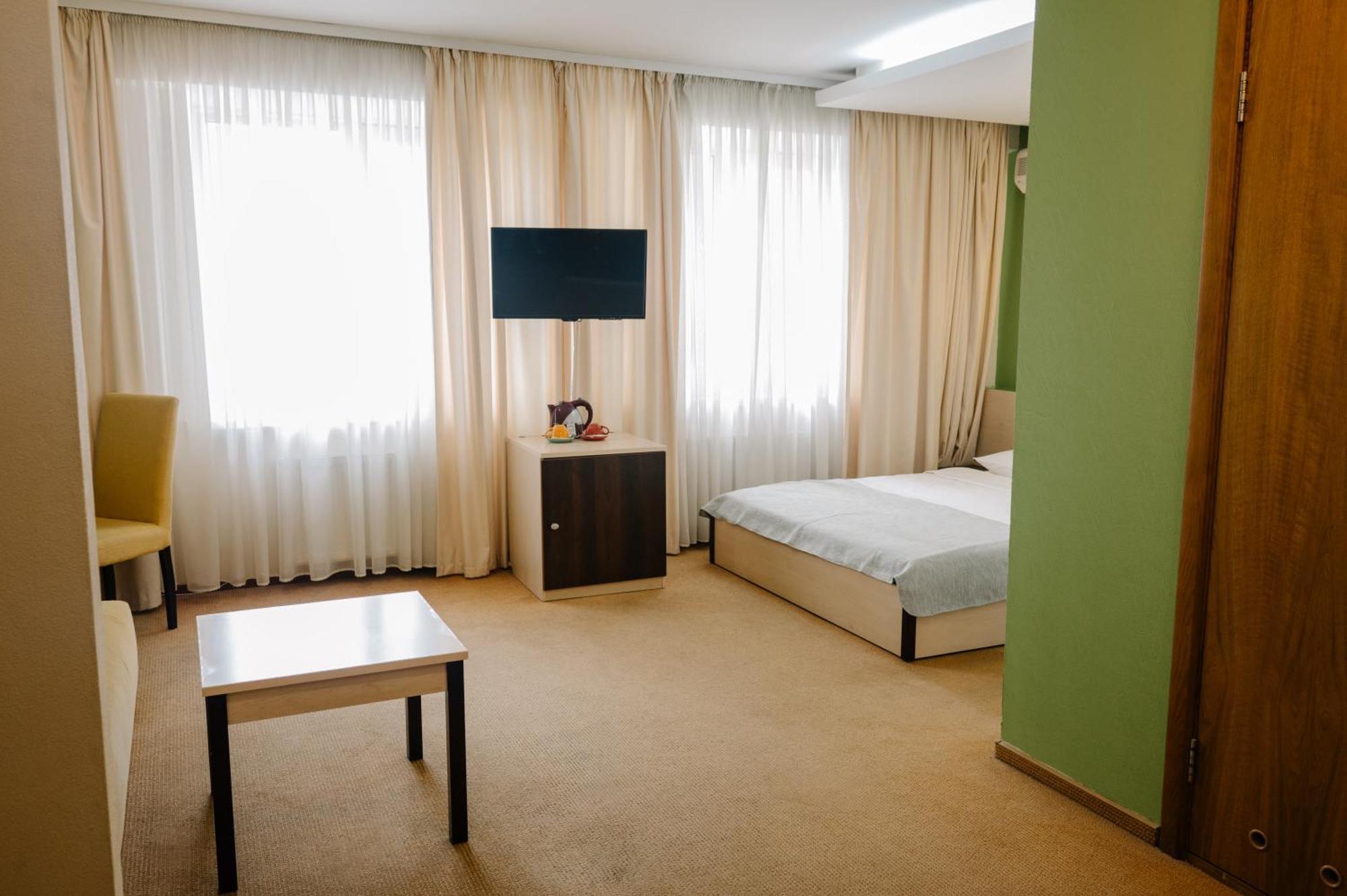 7 Days Hotel Kamyanets-Podilskyi 외부 사진