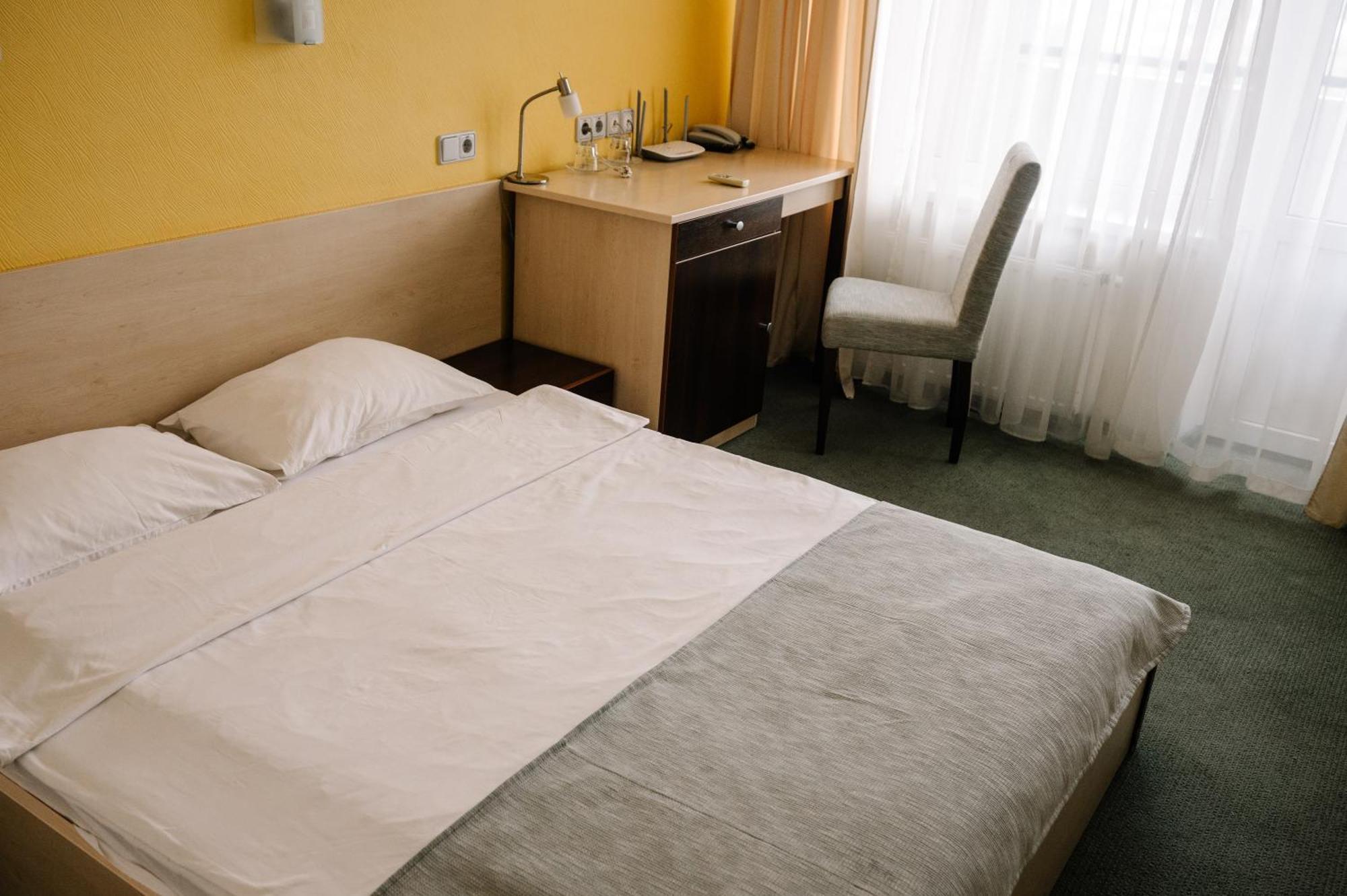 7 Days Hotel Kamyanets-Podilskyi 외부 사진