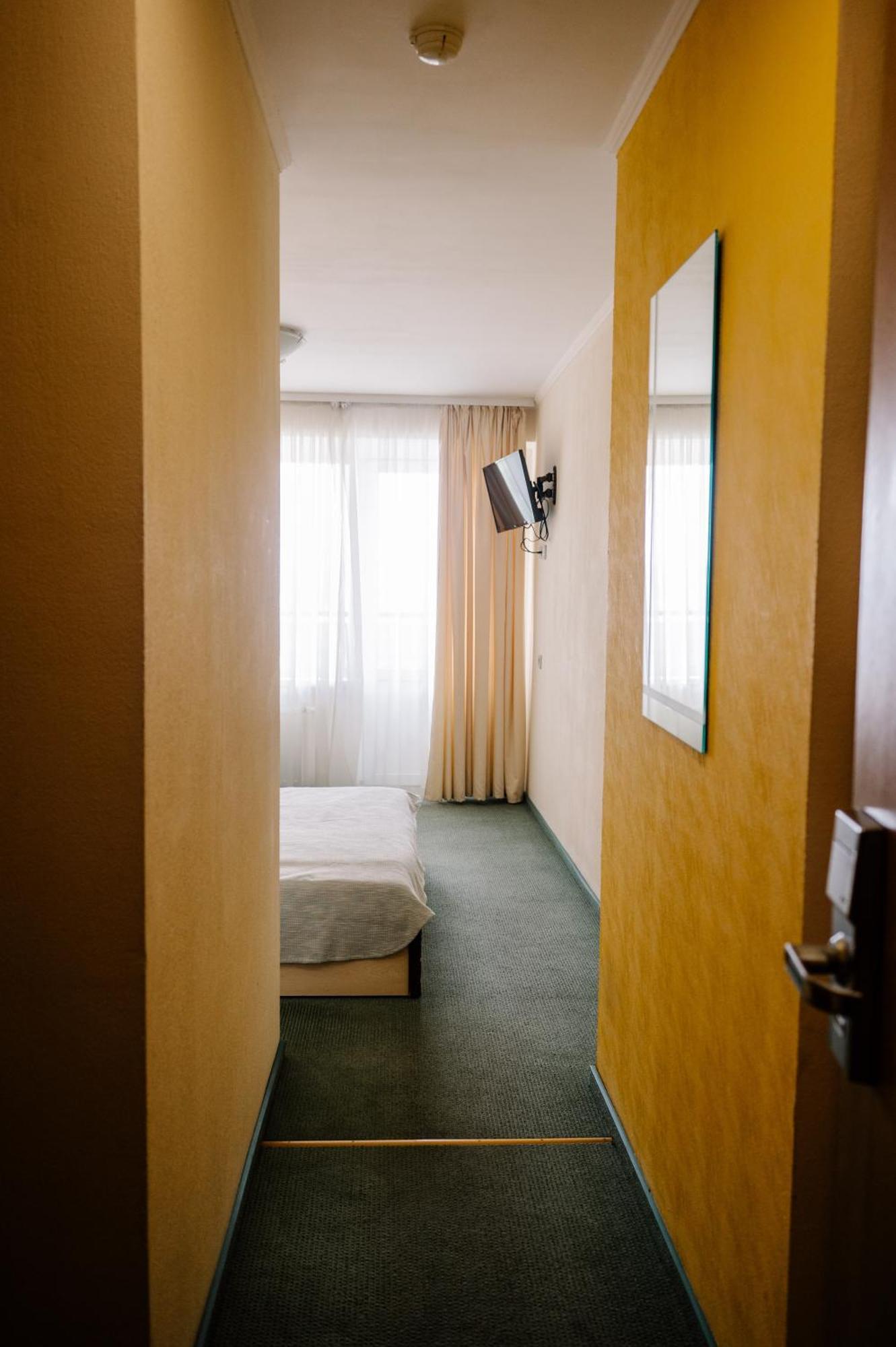 7 Days Hotel Kamyanets-Podilskyi 외부 사진