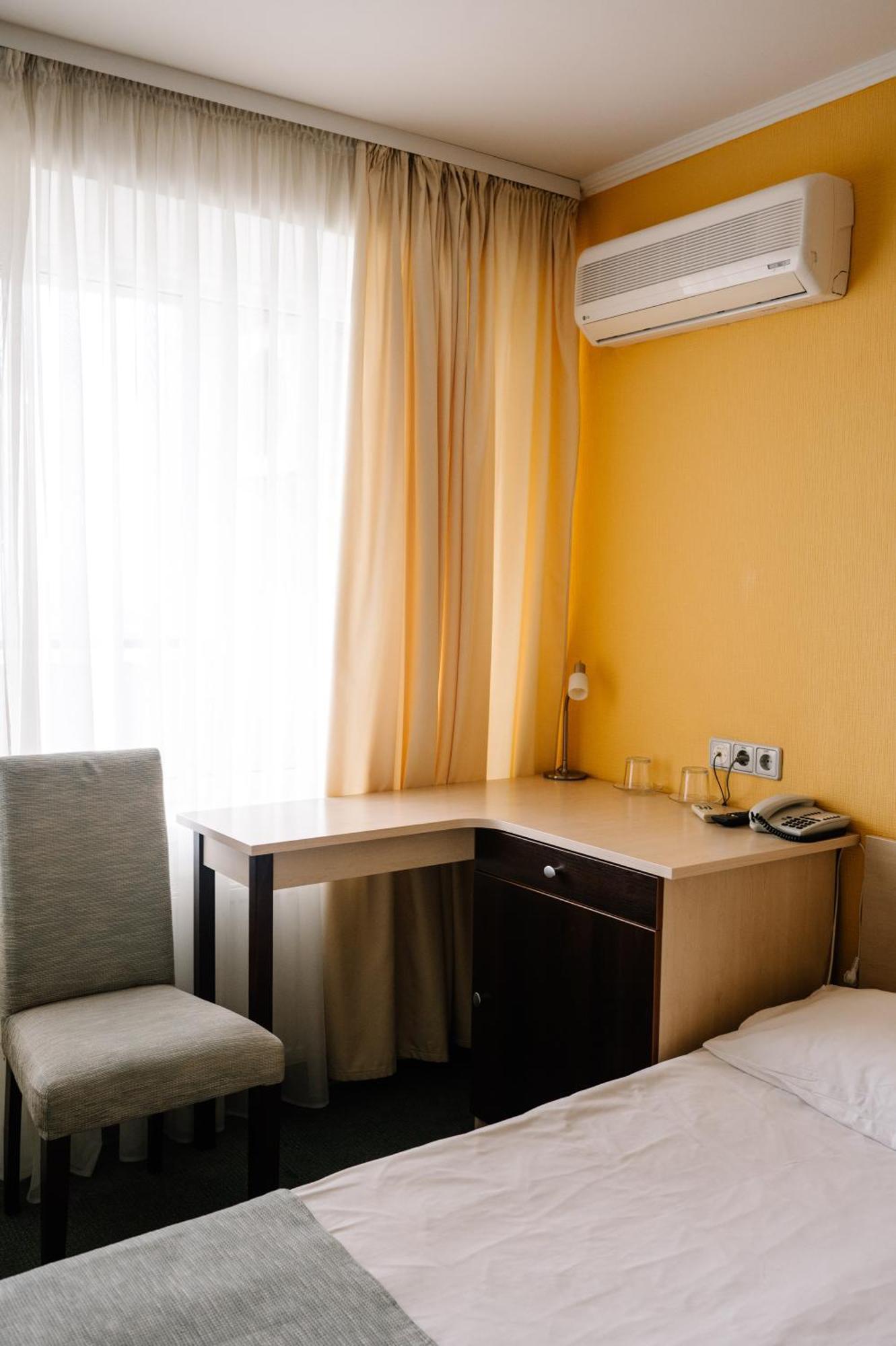 7 Days Hotel Kamyanets-Podilskyi 외부 사진