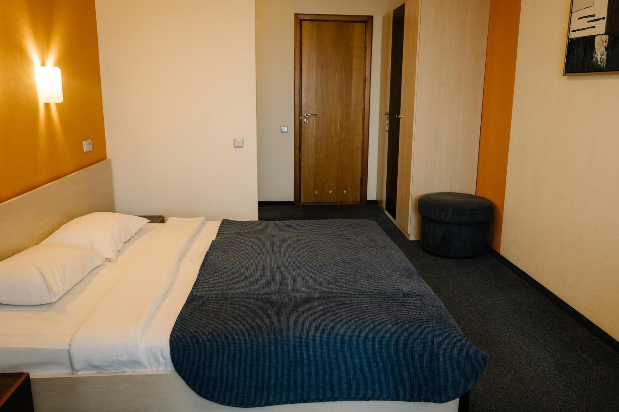7 Days Hotel Kamyanets-Podilskyi 외부 사진