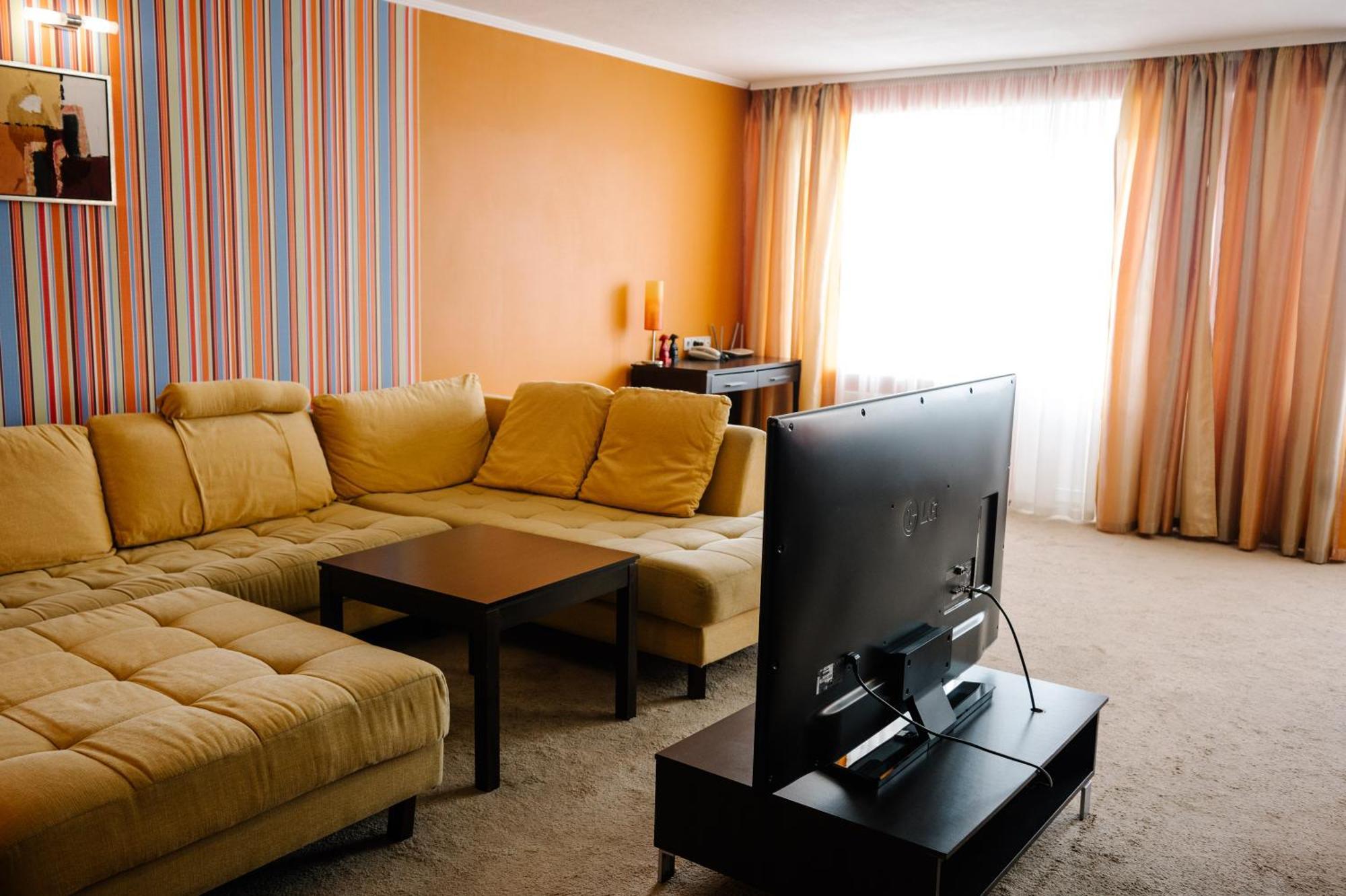 7 Days Hotel Kamyanets-Podilskyi 외부 사진